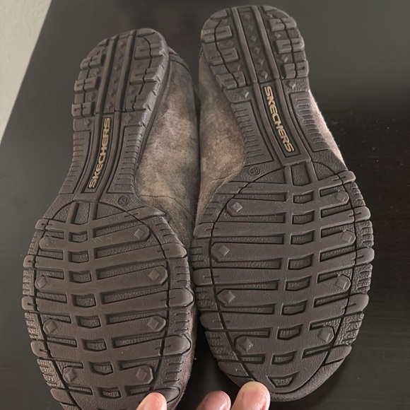 Skechers Relaxed Fit Memory Foam Loafers Slip Ons Laser Cut Taupe Women 7/5 USED - Picture 4 of 5